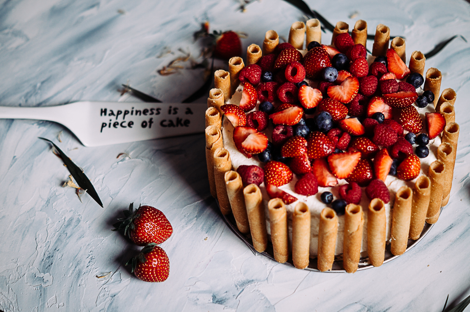 Schoko-Nuss-Törtchen mit Sommer-Beeren – Schwesternduett